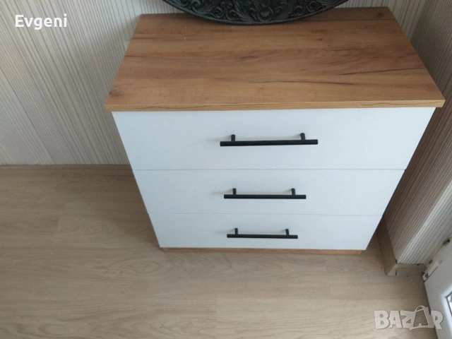 Модерен скрин с 3 чекмеджета – Бяло и Дъб