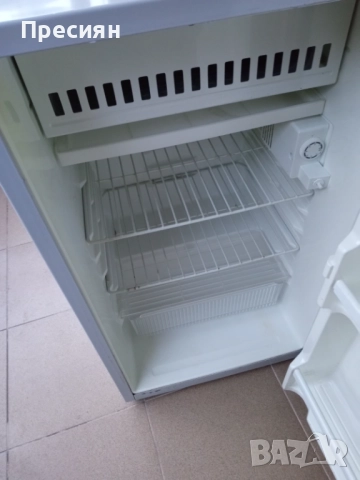 Продавам хладилник Daewoo FR-146RSV за ремонт или части