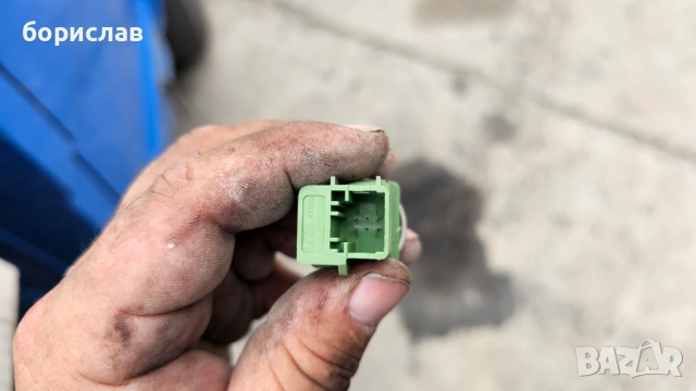 Бутон заключване за Пежо Партнер , снимка 2 - Части - 51866241