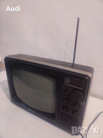 Телевизор HITACHI с кинескоп черно/Бял 220V 50Hz, снимка 9 - Телевизори - 52850156