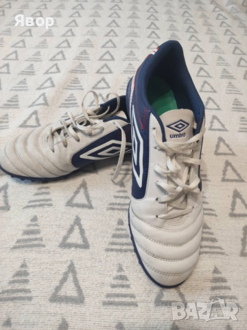 Футболни стоножки Umbro Classico, снимка 2 - Футбол - 52402858
