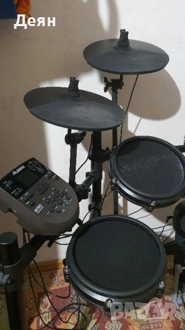 Alesis Nitro mesh kit , снимка 6 - Ударни инструменти - 52086304