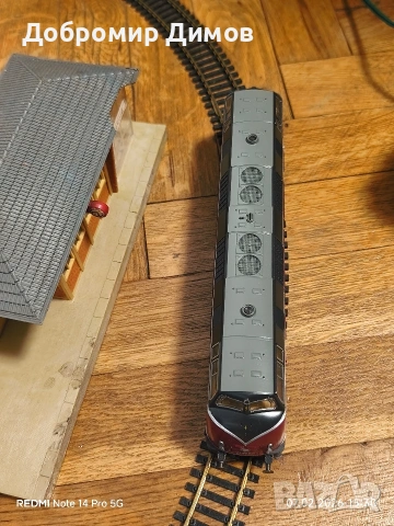 Дизелов локомотив Roco V200 , снимка 3 - Колекции - 53400567