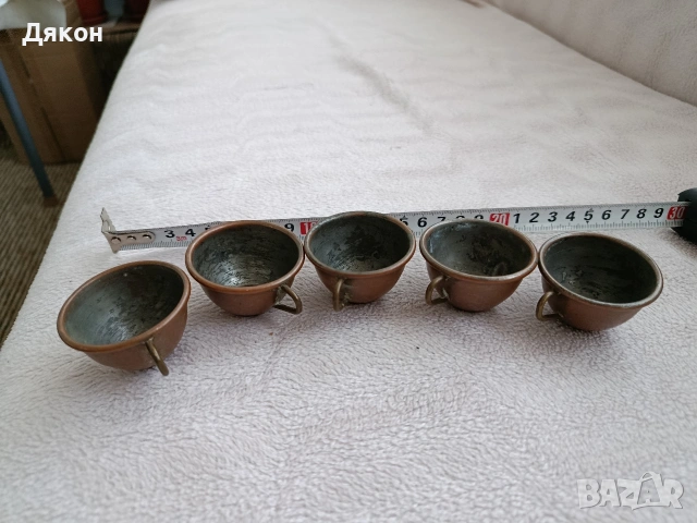 Малки медни чашки