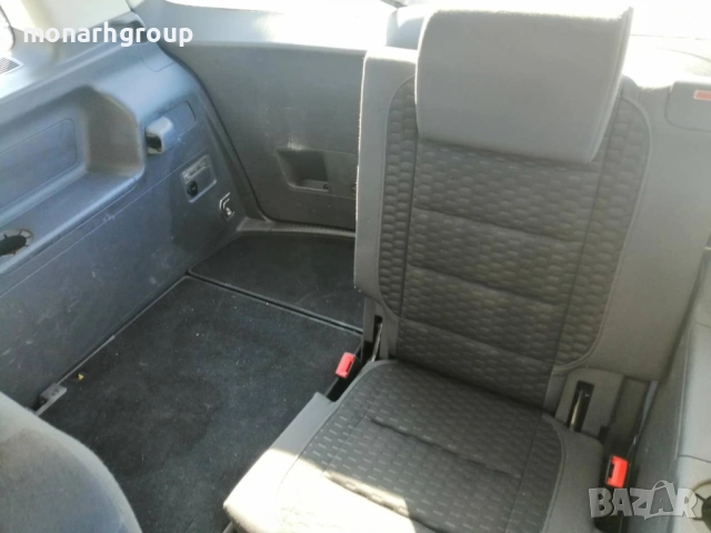 Лек автомобил Volkswagen Touran 1.4 TSI, снимка 8 - Автомобили и джипове - 52023980