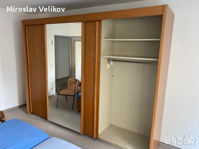 Трикрилен гардероб с плъзгащи врати в добро състояние 