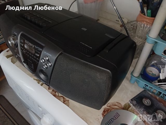 Радиокасетофон със cd плеър Sony CFD-V6, снимка 2 - Радиокасетофони, транзистори - 45993272