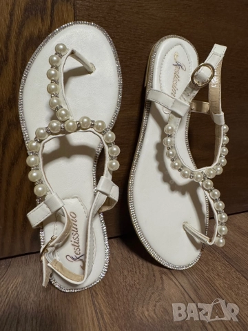 Сандали с камъни и перли, 38 номер, Нови, снимка 4 - Сандали - 51705414