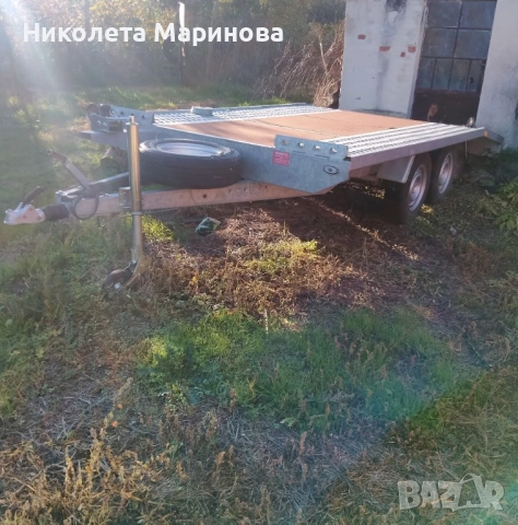 Нова платформа с пътеки