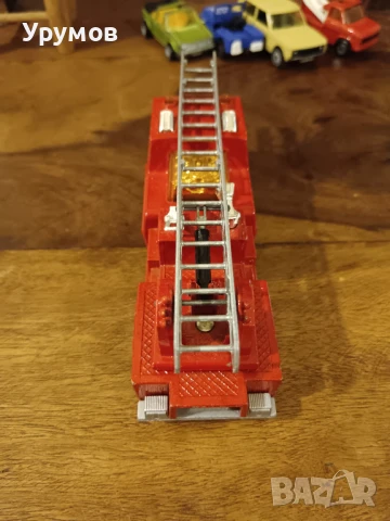 Метална пожарна Matchbox, снимка 4 - Коли, камиони, мотори, писти - 51309377