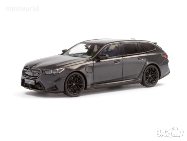 BMW M5 Touring Kombi 2024 - мащаб 1:43 на Solido моделът е нов в PVC дисплей-кейс