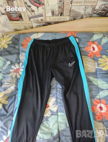 Спортно Долнище Nike(XL), снимка 1 - Спортни дрехи, екипи - 48445390