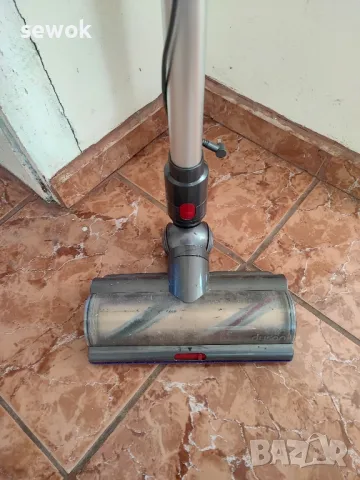 Dyson V10 absolute - 300лв. цена на батерии, снимка 3 - Прахосмукачки - 47640116