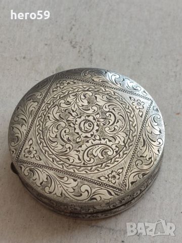Стара сребърна гравирана кутийка за хапчета-сребро 900 проба , снимка 10 - Антикварни и старинни предмети - 45674624
