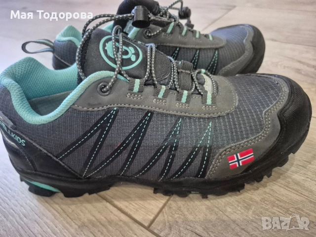 зимни боти за момче 37 номер+ подарък , снимка 2 - Детски боти и ботуши - 52422377