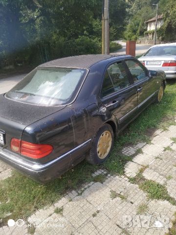 Mercedes E250 TD  цял за части, снимка 1 - Автомобили и джипове - 46704416