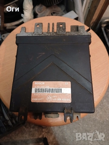 Компютър за Фолксваген Пасат В3 2.0 115к.с. 0 261 200 328 / 037 906 022 CG