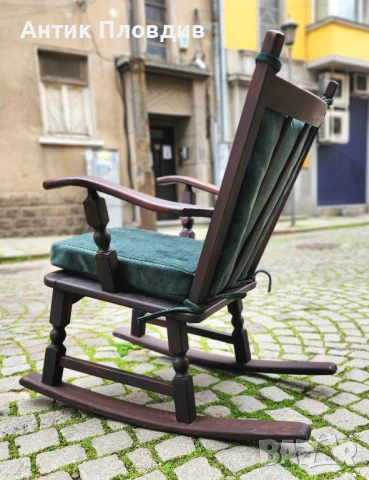 Класически люлеещ стол с кадифена зелена седалка, снимка 4 - Столове - 53655353