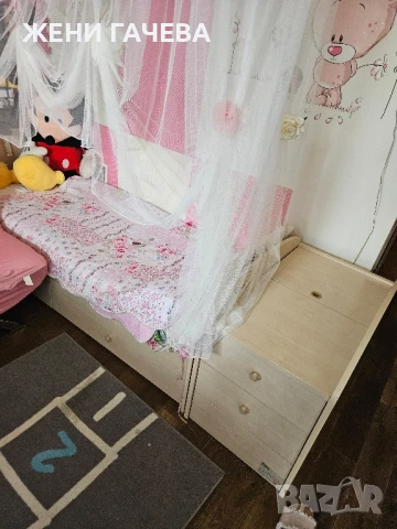 Детско легло и шкафче с три чекмеджета , снимка 1