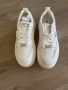 Бели сникерси на платформа , снимка 1 - Дамски ежедневни обувки - 45197213