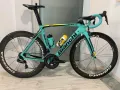 Карбонов шосеен велосипед  Bianchi Oltre xr4, снимка 1