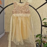 Нова детска официална рокля с пайети, снимка 1 - Детски рокли и поли - 45175023