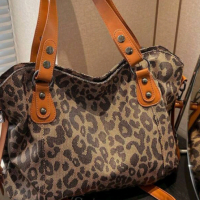 Тигрова голяма чанта от екокожа за ръка илирамо, снимка 1 - Чанти - 45068765