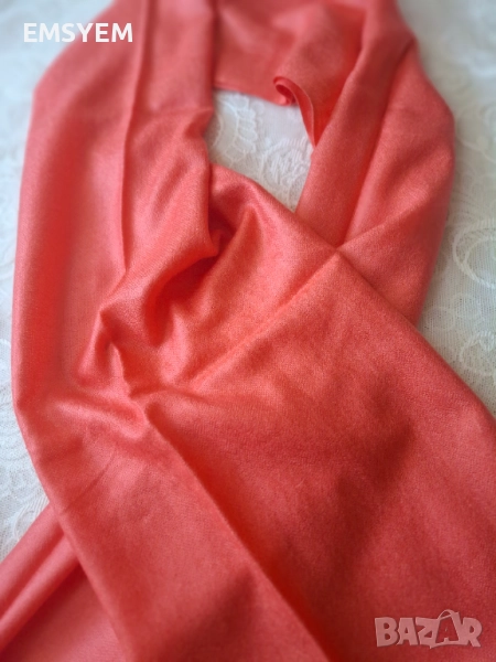 Шал Метрополитън Avon в цвят корал, снимка 1