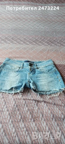 Къси панталони и дънки