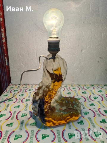 Декоративна настолна лампа от смола 