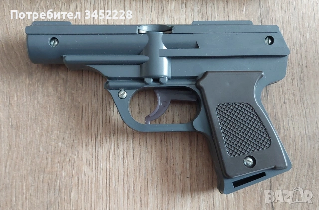 Играчка нова пистолет Русия за колекционери с оригиналната кутия , снимка 2 - Антикварни и старинни предмети - 54244519