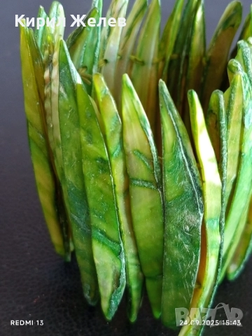 Дамска гривна от седеф с доминиращ зелен цвят уникално красива 51341, снимка 3 - Гривни - 51822433