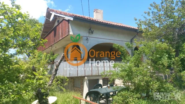 Отлична триетажна масивна къща 240 м2, на 13 км от Варна, с. Орешак, снимка 2 - Къщи - 50305541