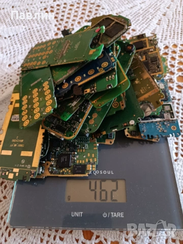 Електронна скрап от телефони с копчета