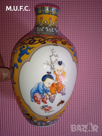Винтидж Ръчно рисувана Китайска ваза.