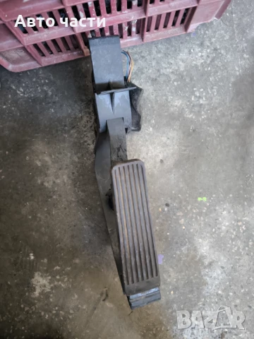 Педал газ Mercedes E Class W211 3.5 272 конски сили A2033000104, снимка 2 - Части - 51213782