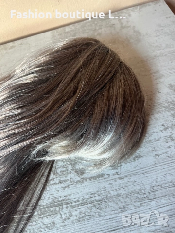 Перука с бретон в сребристо сив цвят с бели връхчета ❤️, снимка 3 - Аксесоари за коса - 53005840