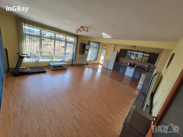 Продавам 1/2 къща (многостаен/4-стаен етаж 160кв., 1 ет. + 1/2 таванско помещение 30кв.), снимка 2 - Етаж от къща - 52268493