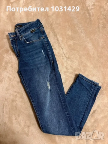 Дамски дънки със средновисока талия 