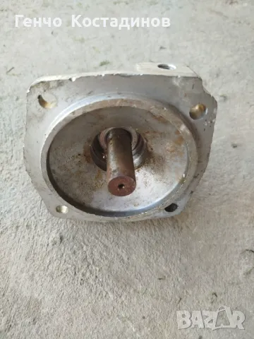 Продавам тяло за водна помпа за ВАЗ , с ос и лагери - нова, снимка 2 - Части - 50438298