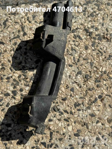 Водач на предна броня под ляв фар На Ауди Audi A8 D4 H4 само за 20Eur. 4h0807365a, снимка 2 - Части - 53050624