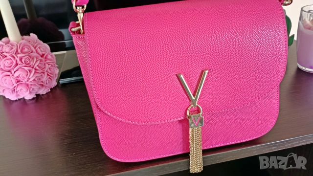 Valentino нова, снимка 2 - Чанти - 53415626
