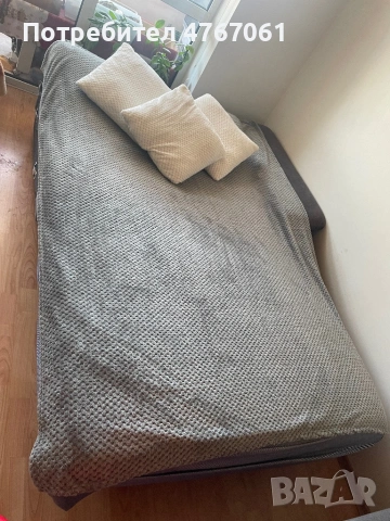 Продавам запазен диван лежанка