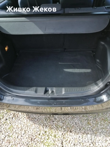 Honda Jazz 2004 Автоматик – Напълно обслужена, готова за новия си собственик!, снимка 5 - Автомобили и джипове - 52671368