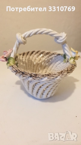 Декоративни порцеланови кошнички/бонбониери и захарници.