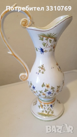 Красиви порцеланови кани.