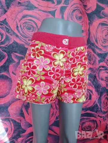 Дамски къси панталонки на флорални мотиви с закопчаване лепенки М/Л , снимка 4 - Къси панталони и бермуди - 46404520