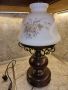 Огромна старинна месингова настолна лампа с две стъкленици , снимка 1 - Настолни лампи - 45270517