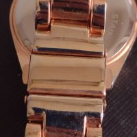Метална верижка за дамски часовник красив стилен дизайн 44861, снимка 3 - Каишки за часовници - 45381348