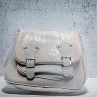 Дамска кожена чанта с катарама, снимка 2 - Чанти - 45838806